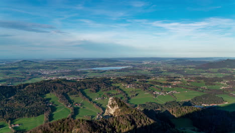 Salzburger-Luftaufnahme-Mit-Bergen-Und-Wolken